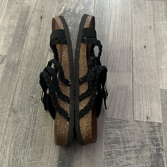 Sandals - Picture 2 of 3